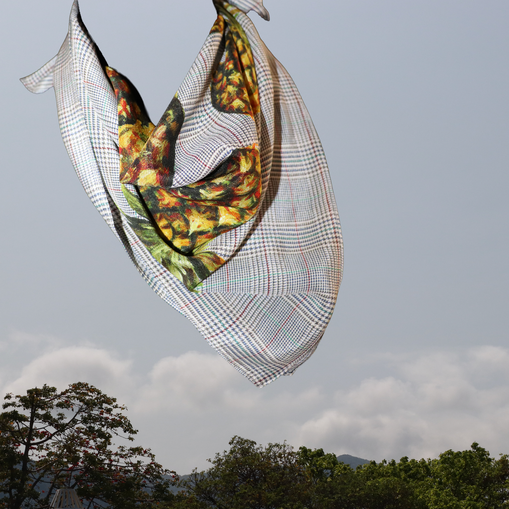 V.Stitch SPIN-ON-STUDD Silk Scarf
