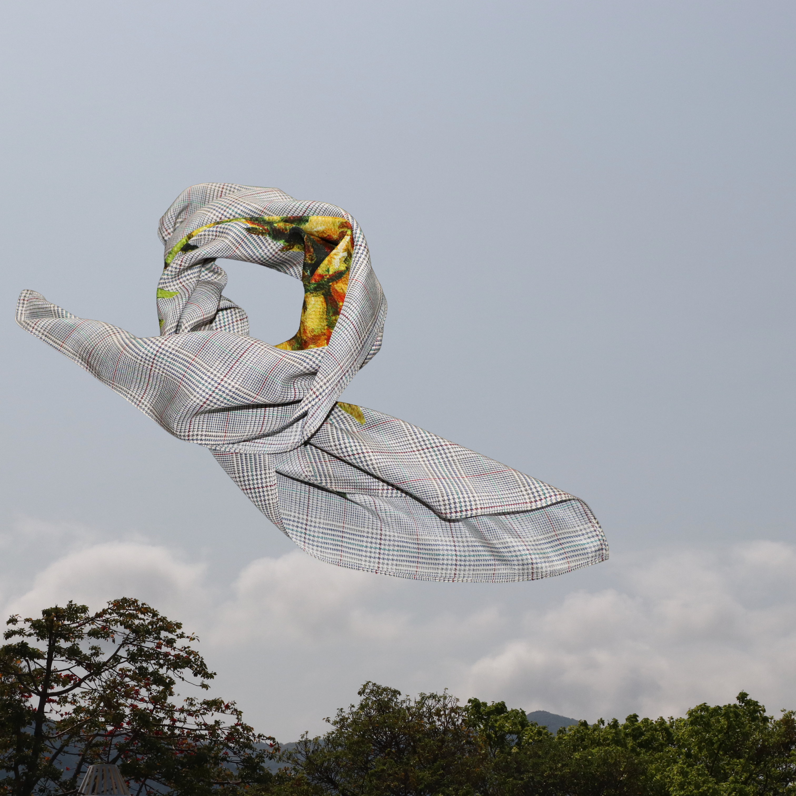 V.Stitch SPIN-ON-STUDD Silk Scarf