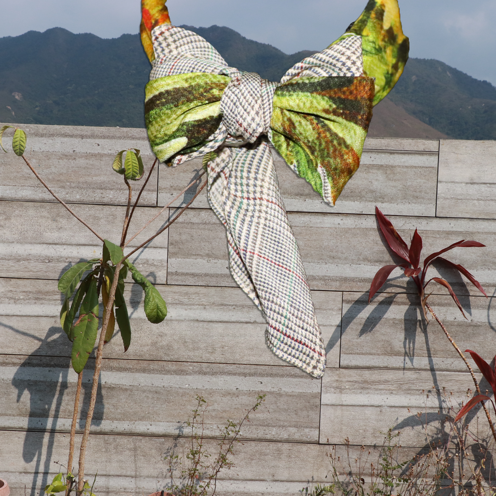 V.Stitch UNDER-THE-STUDD Silk Scarf